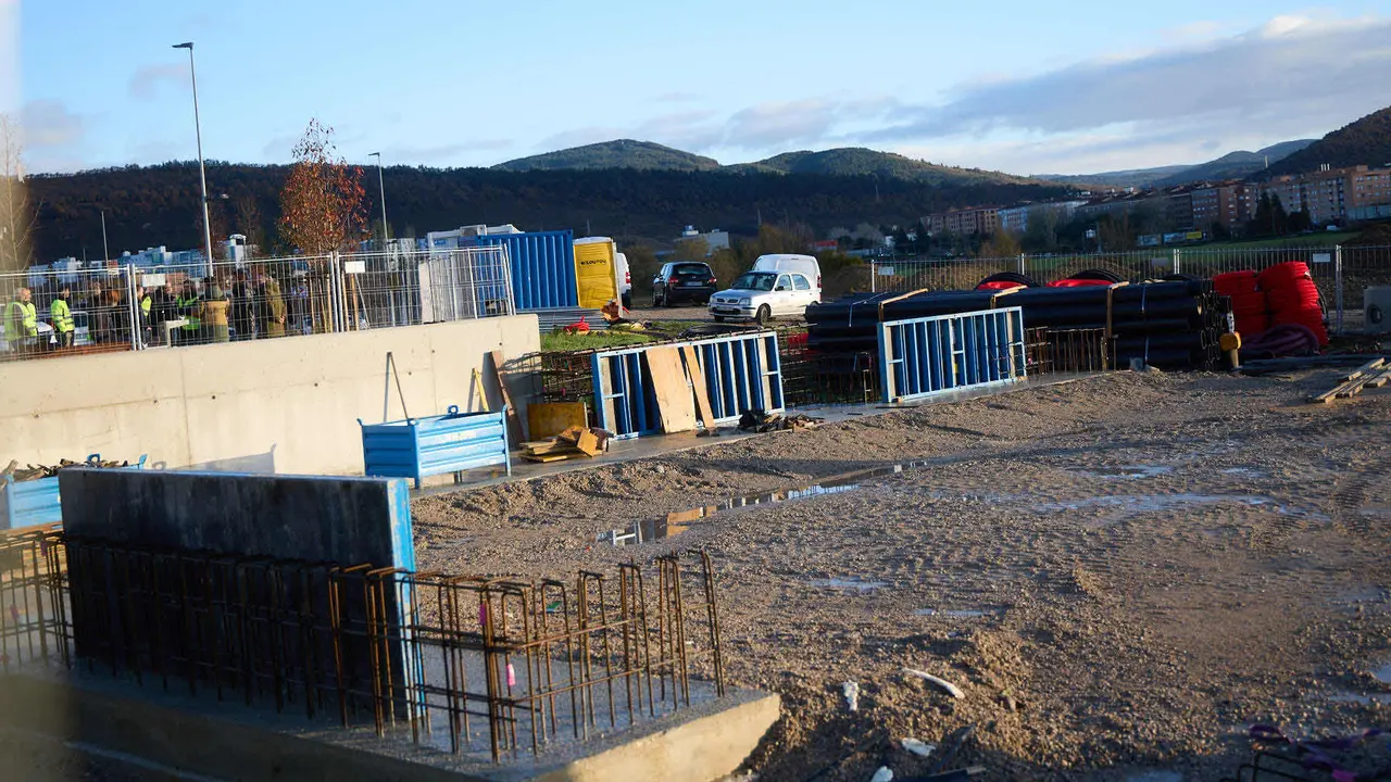 La Gerencia y la Comisión de Urbanismo del Ayuntamiento de Pamplona visitan las obras de la fase 3.1 del parque de Magdalena. IÑIGO ALZUGARAY