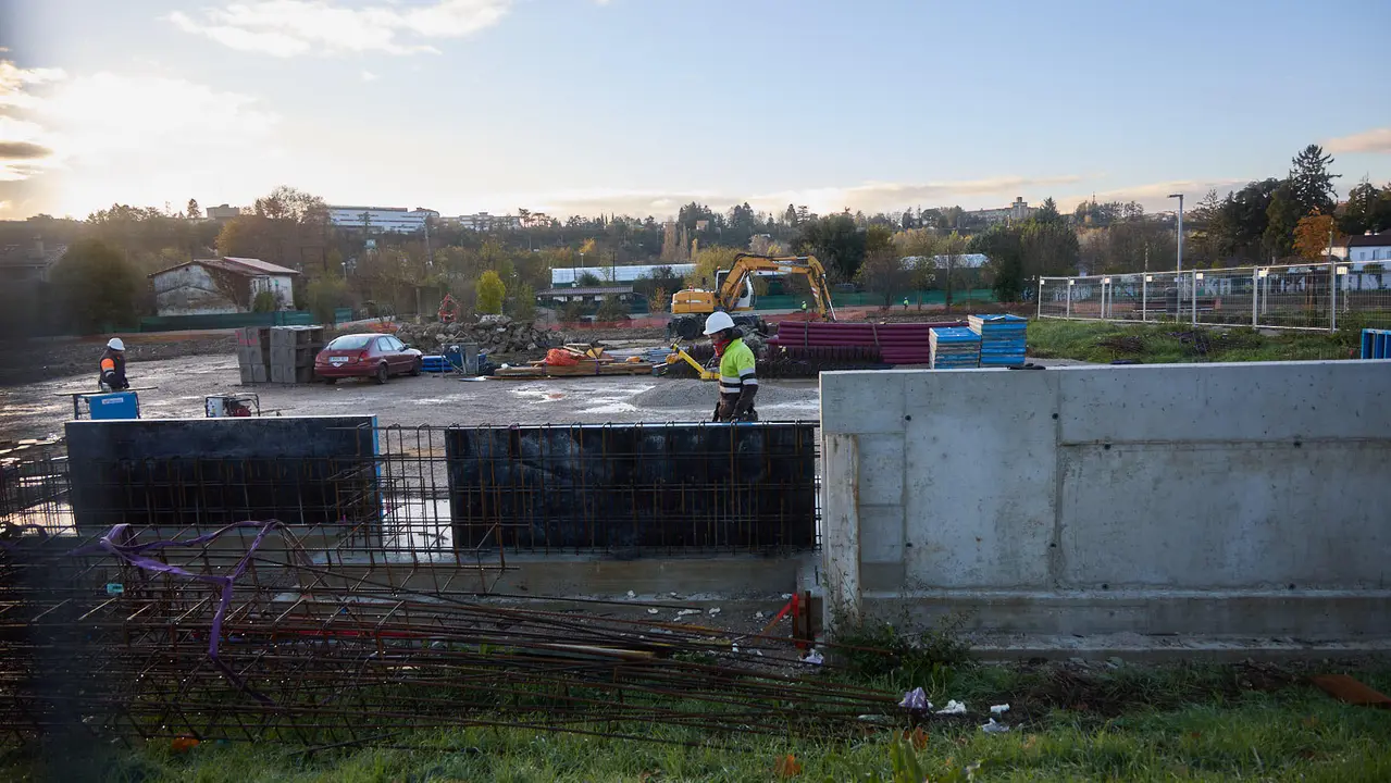 La Gerencia y la Comisión de Urbanismo del Ayuntamiento de Pamplona visitan las obras de la fase 3.1 del parque de Magdalena. IÑIGO ALZUGARAY