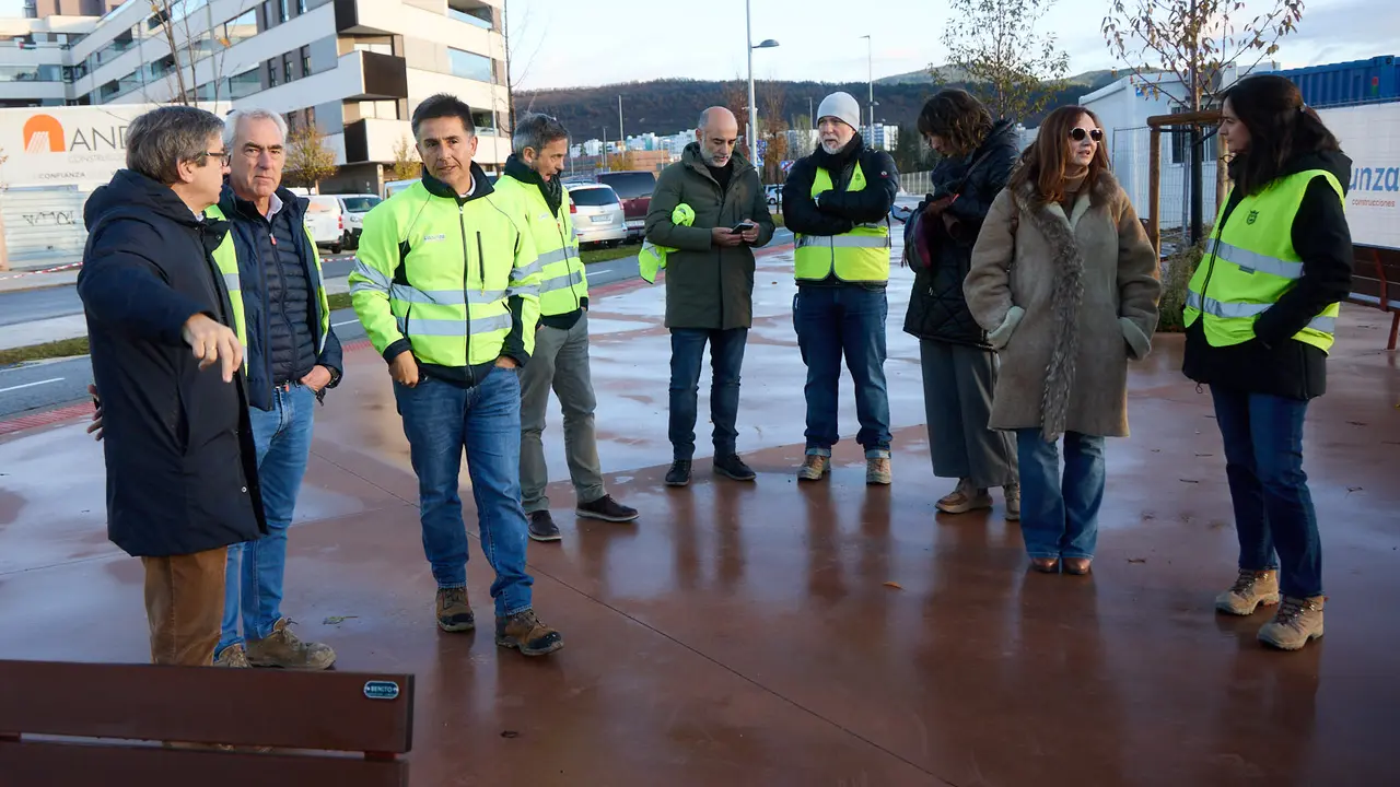 La Gerencia y la Comisión de Urbanismo del Ayuntamiento de Pamplona visitan las obras de la fase 3.1 del parque de Magdalena. IÑIGO ALZUGARAY