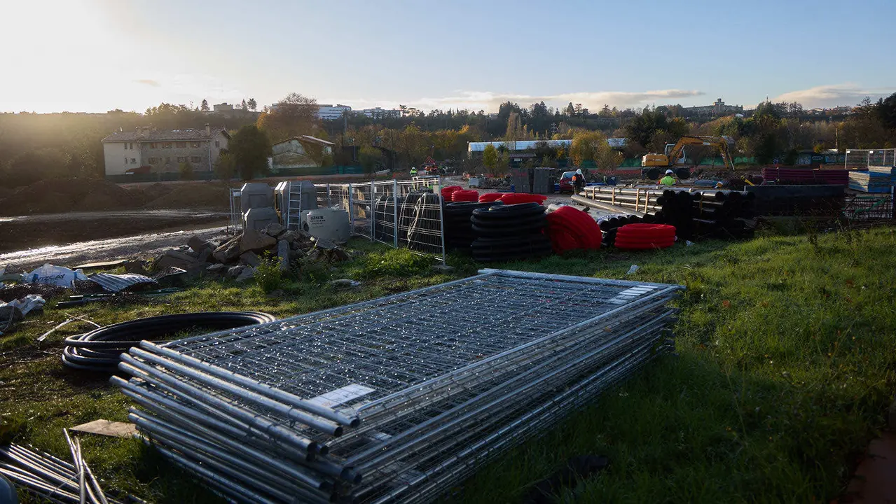 La Gerencia y la Comisión de Urbanismo del Ayuntamiento de Pamplona visitan las obras de la fase 3.1 del parque de Magdalena. IÑIGO ALZUGARAY