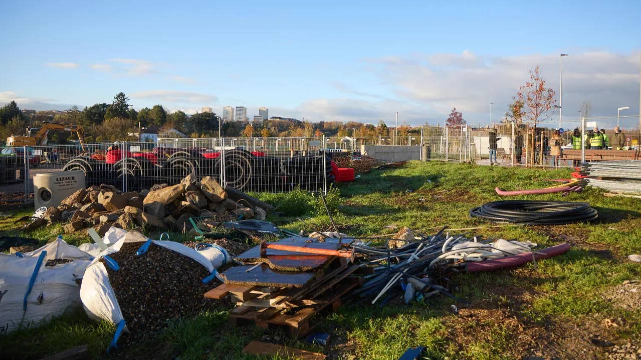 La Gerencia y la Comisión de Urbanismo del Ayuntamiento de Pamplona visitan las obras de la fase 3.1 del parque de Magdalena. IÑIGO ALZUGARAY