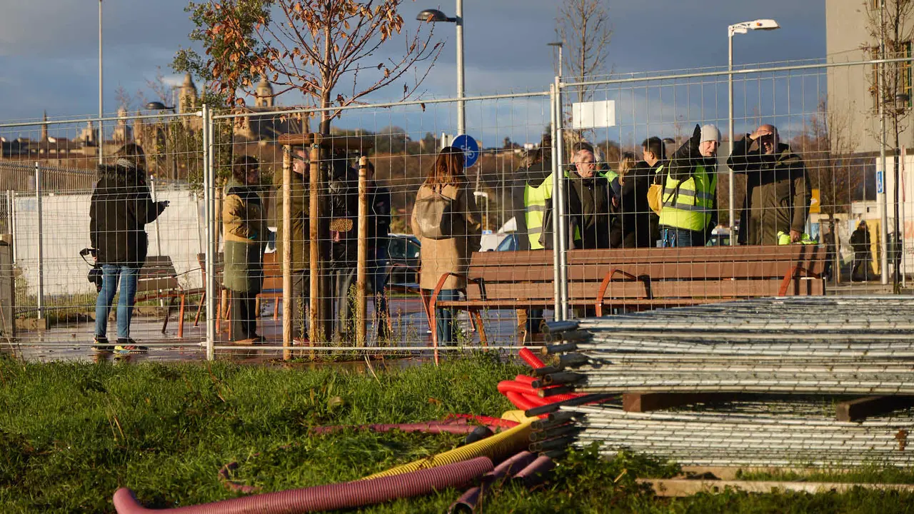 La Gerencia y la Comisión de Urbanismo del Ayuntamiento de Pamplona visitan las obras de la fase 3.1 del parque de Magdalena. IÑIGO ALZUGARAY