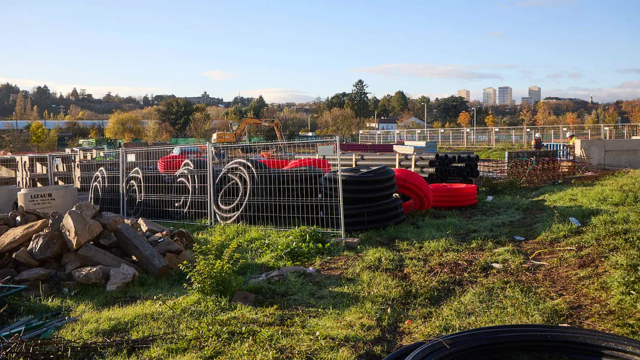 La Gerencia y la Comisión de Urbanismo del Ayuntamiento de Pamplona visitan las obras de la fase 3.1 del parque de Magdalena. IÑIGO ALZUGARAY