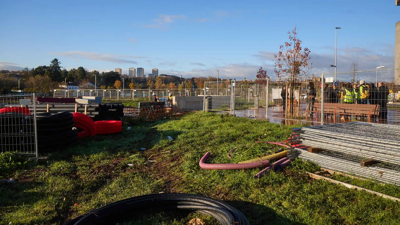 La Gerencia y la Comisión de Urbanismo del Ayuntamiento de Pamplona visitan las obras de la fase 3.1 del parque de Magdalena. IÑIGO ALZUGARAY