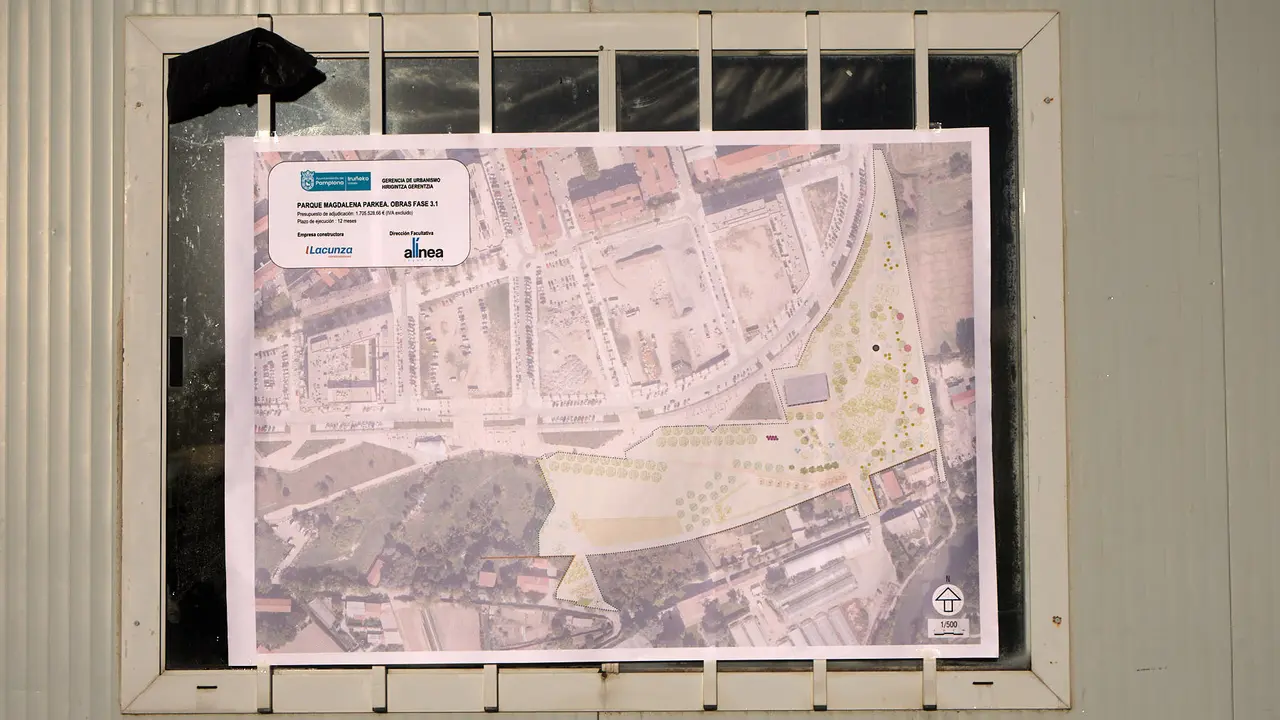 La Gerencia y la Comisión de Urbanismo del Ayuntamiento de Pamplona visitan las obras de la fase 3.1 del parque de Magdalena. IÑIGO ALZUGARAY