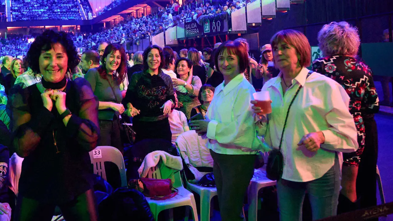 Concierto de los Pecos en el pabellón Navarra Arena dentro de su gira ' Dos Voces y Una Historia'. IÑIGO ALZUGARAY