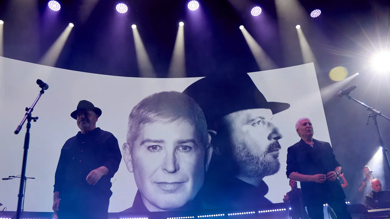 Concierto de los Pecos en el pabellón Navarra Arena dentro de su gira ' Dos Voces y Una Historia'. IÑIGO ALZUGARAY