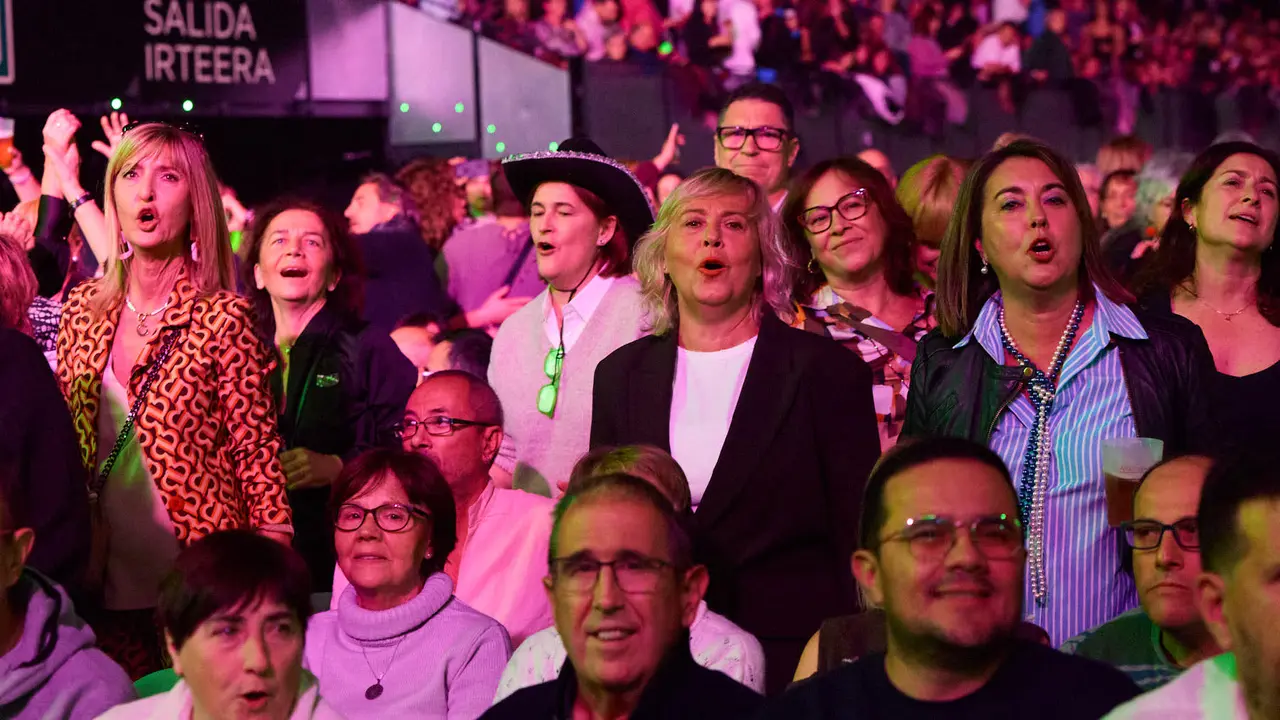 Concierto de los Pecos en el pabellón Navarra Arena dentro de su gira ' Dos Voces y Una Historia'. IÑIGO ALZUGARAY