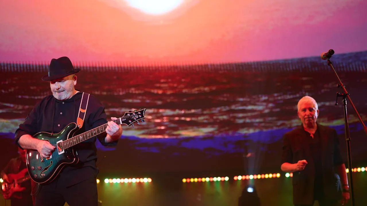 Concierto de los Pecos en el pabellón Navarra Arena dentro de su gira ' Dos Voces y Una Historia'. IÑIGO ALZUGARAY