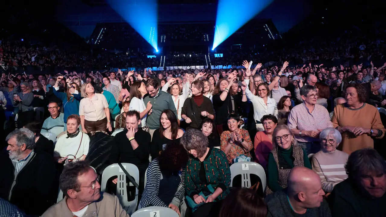Concierto de los Pecos en el pabellón Navarra Arena dentro de su gira ' Dos Voces y Una Historia'. IÑIGO ALZUGARAY
