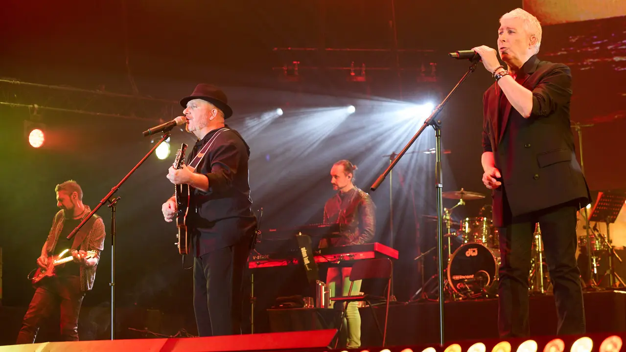 Concierto de los Pecos en el pabellón Navarra Arena dentro de su gira ' Dos Voces y Una Historia'. IÑIGO ALZUGARAY