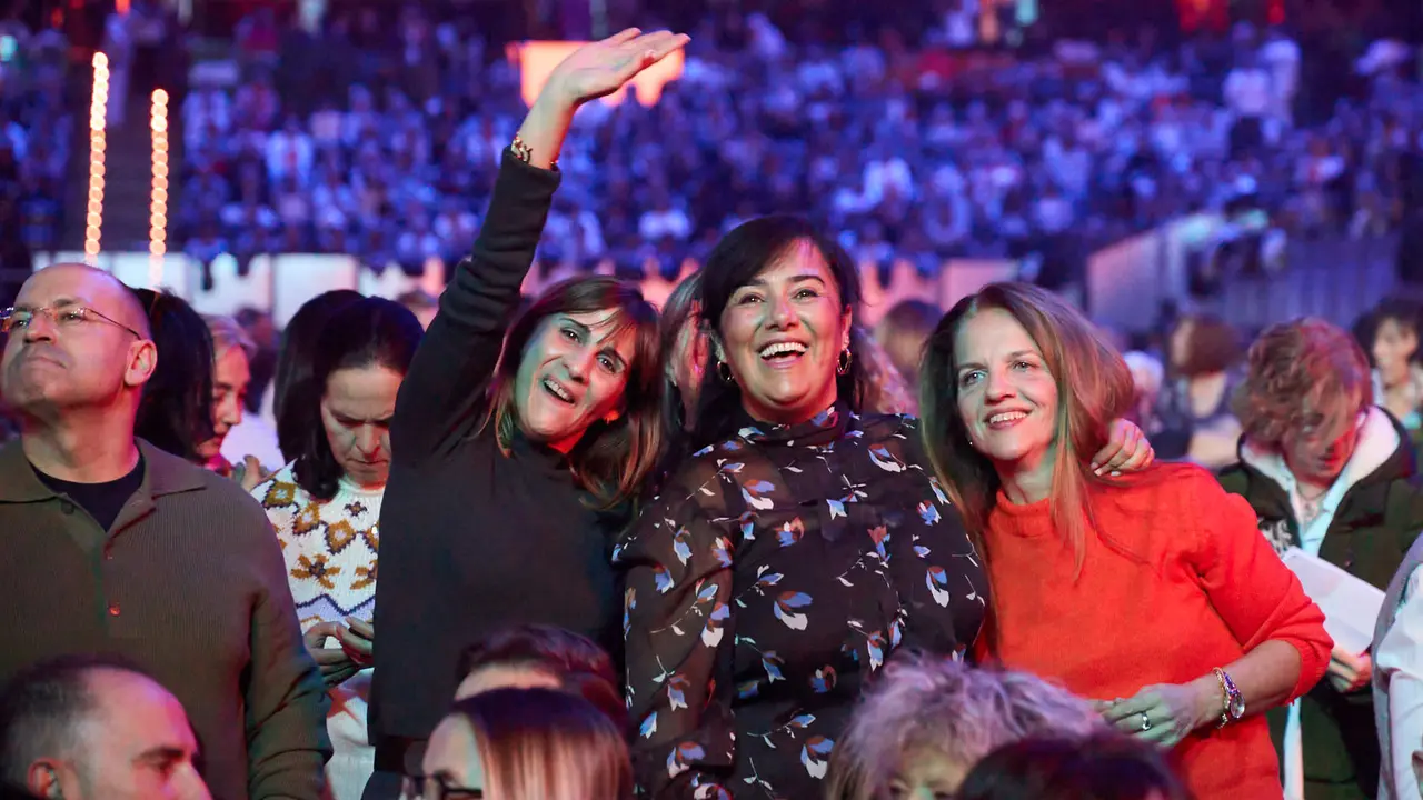 Concierto de los Pecos en el pabellón Navarra Arena dentro de su gira ' Dos Voces y Una Historia'. IÑIGO ALZUGARAY