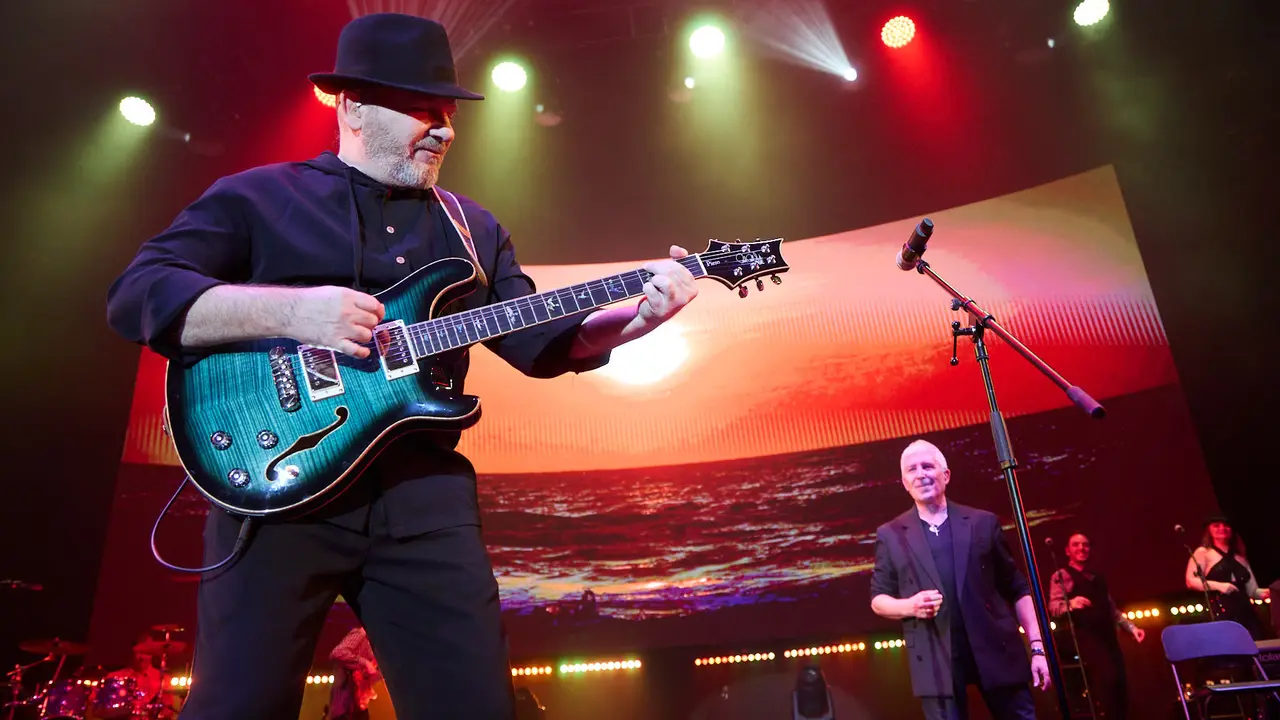 Concierto de los Pecos en el pabellón Navarra Arena dentro de su gira ' Dos Voces y Una Historia'. IÑIGO ALZUGARAY