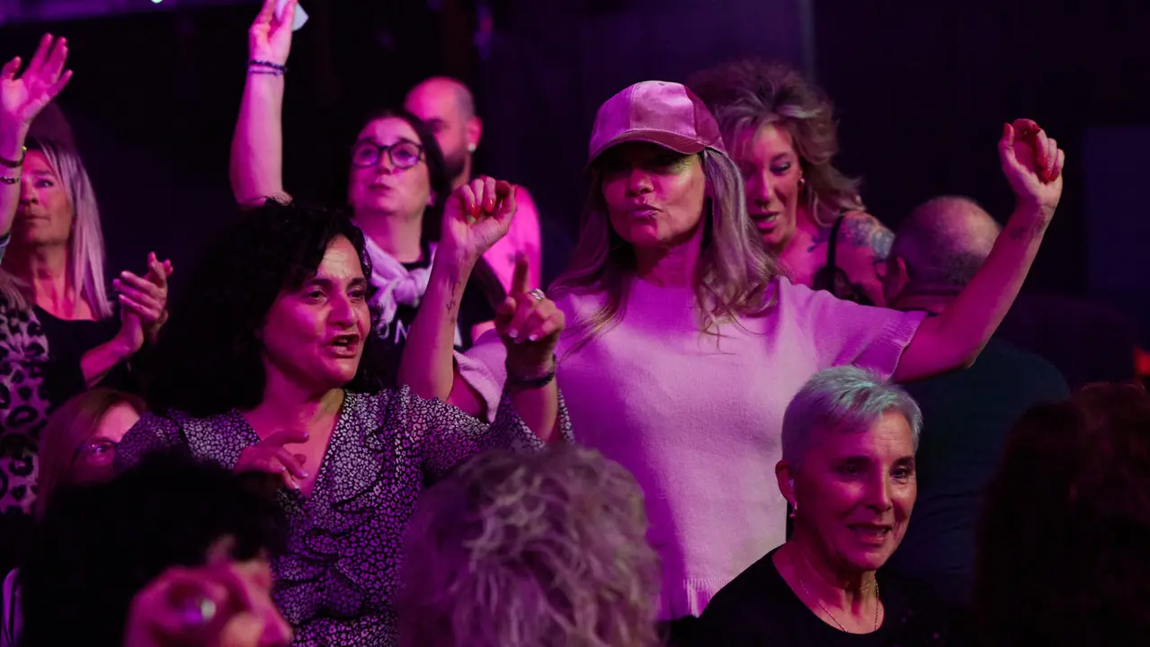 Concierto de los Pecos en el pabellón Navarra Arena dentro de su gira ' Dos Voces y Una Historia'. IÑIGO ALZUGARAY