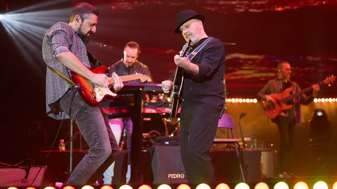Concierto de los Pecos en el pabellón Navarra Arena dentro de su gira ' Dos Voces y Una Historia'. IÑIGO ALZUGARAY