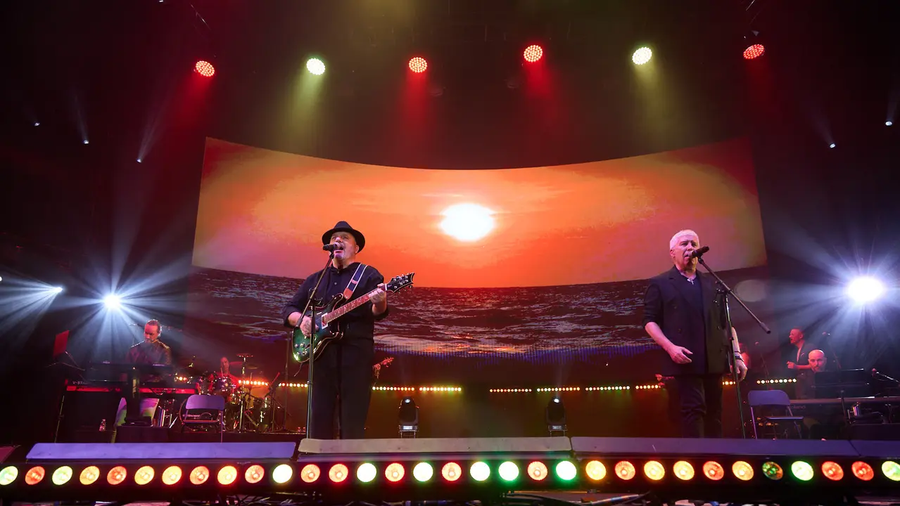 Concierto de los Pecos en el pabellón Navarra Arena dentro de su gira ' Dos Voces y Una Historia'. IÑIGO ALZUGARAY