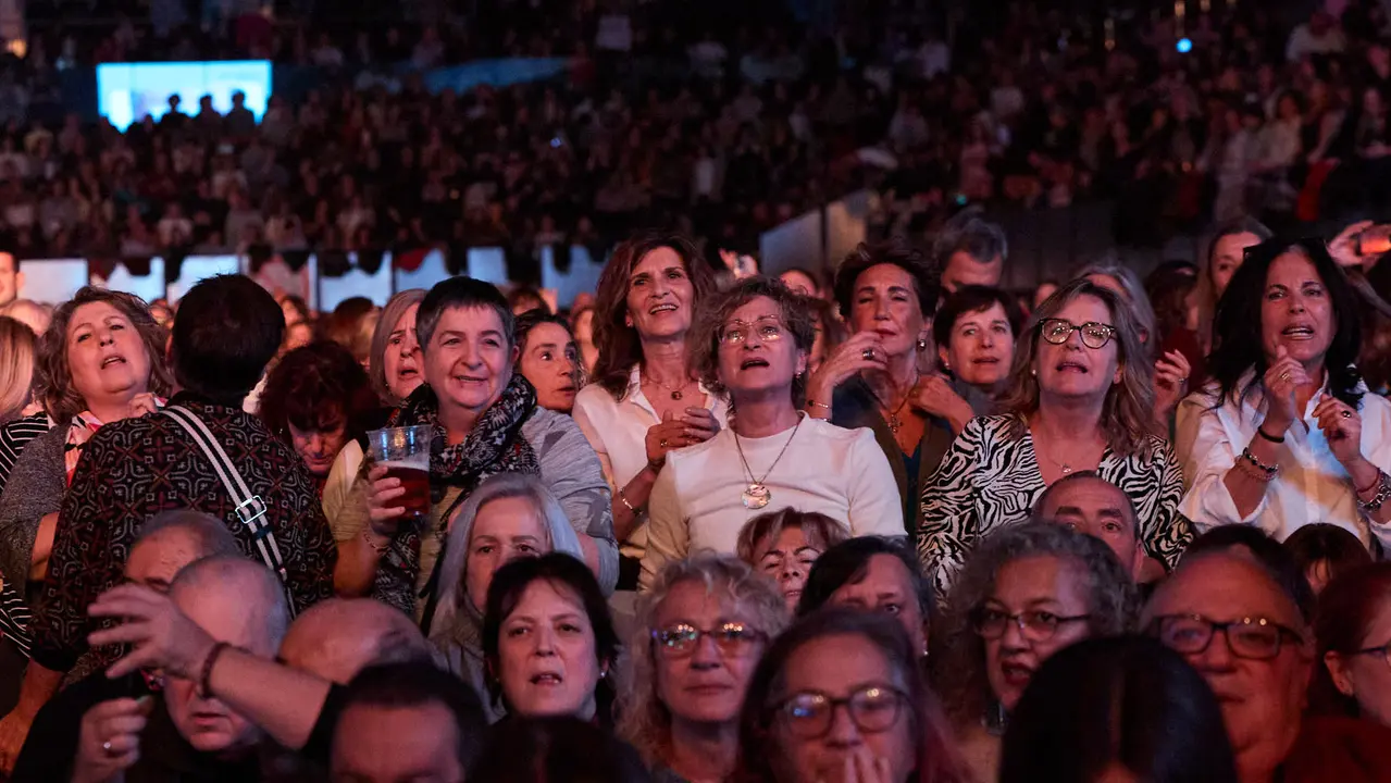 Concierto de los Pecos en el pabellón Navarra Arena dentro de su gira ' Dos Voces y Una Historia'. IÑIGO ALZUGARAY