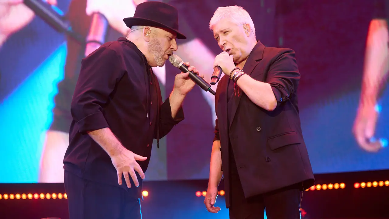Concierto de los Pecos en el pabellón Navarra Arena dentro de su gira ' Dos Voces y Una Historia'. IÑIGO ALZUGARAY