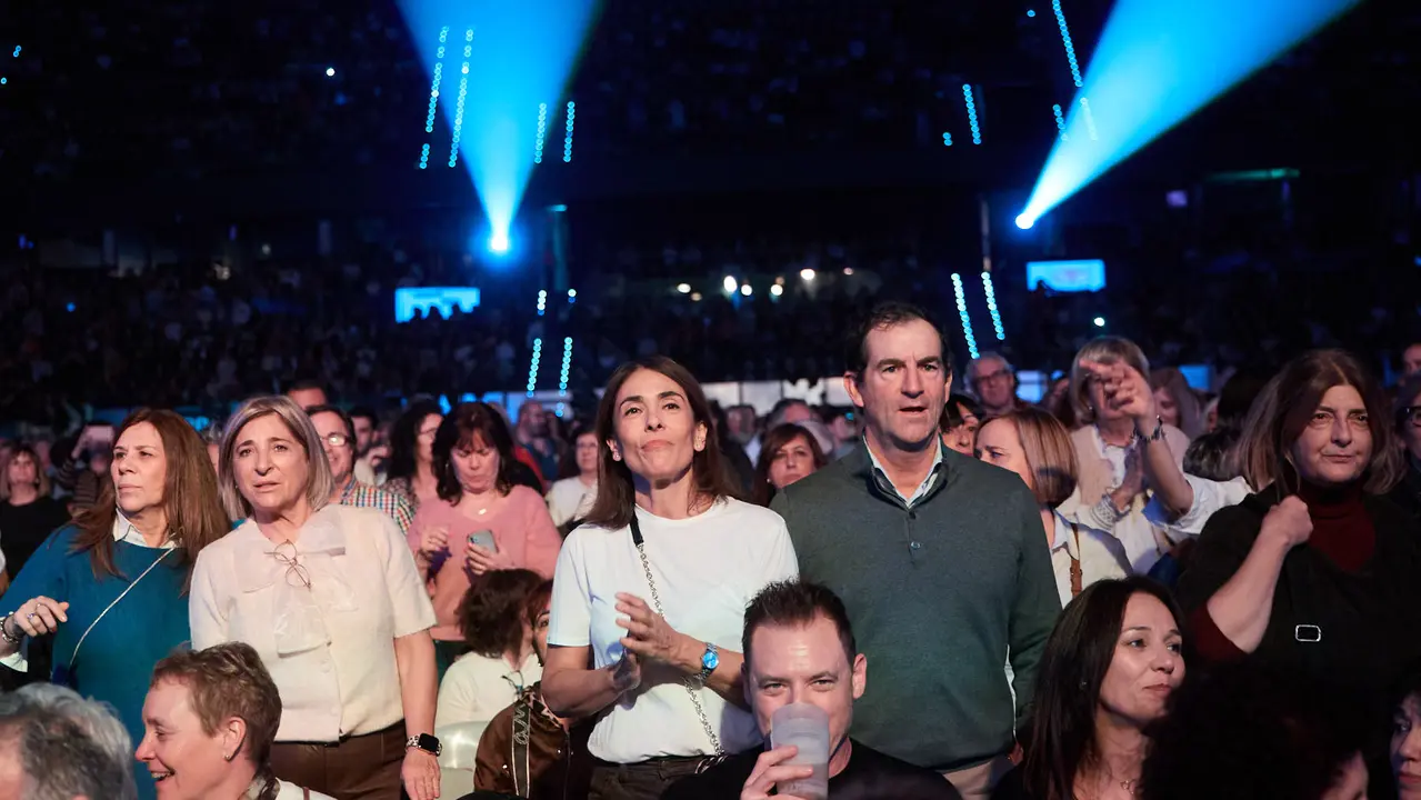 Concierto de los Pecos en el pabellón Navarra Arena dentro de su gira ' Dos Voces y Una Historia'. IÑIGO ALZUGARAY