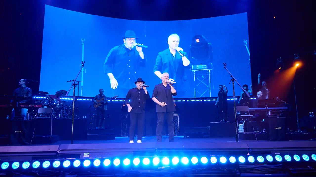 Concierto de los Pecos en el pabellón Navarra Arena dentro de su gira ' Dos Voces y Una Historia'. IÑIGO ALZUGARAY