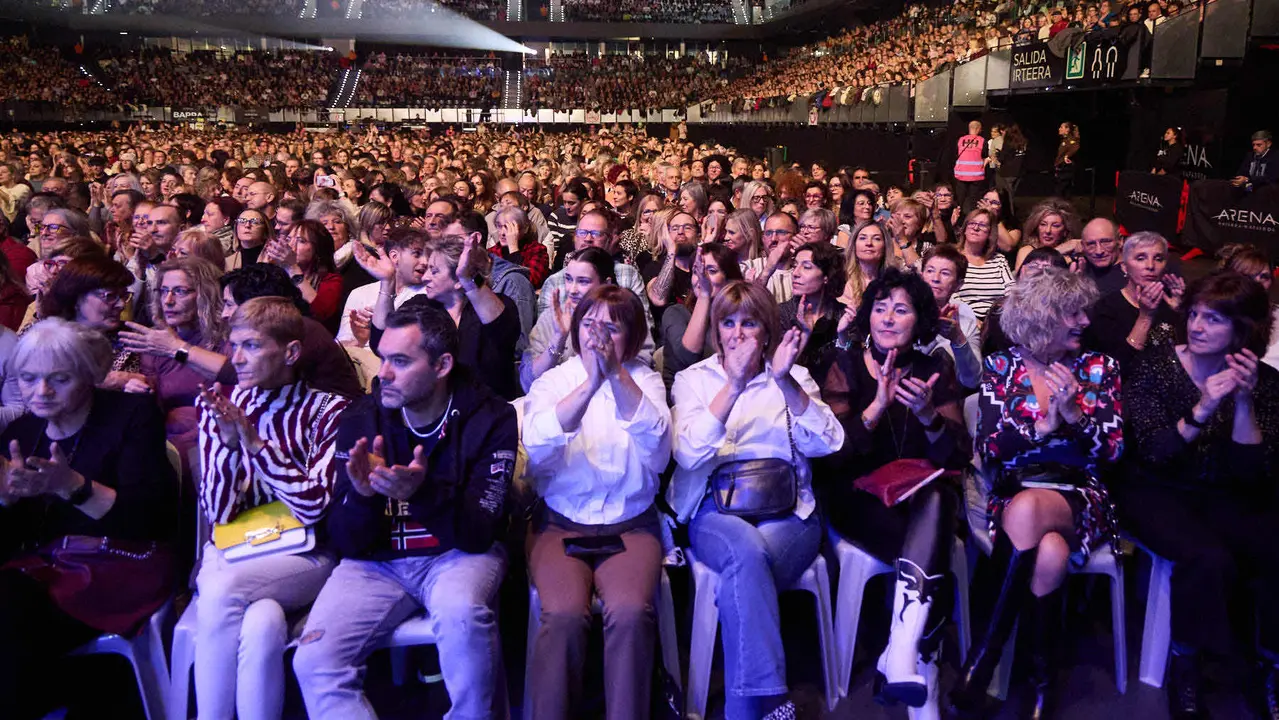 Concierto de los Pecos en el pabellón Navarra Arena dentro de su gira ' Dos Voces y Una Historia'. IÑIGO ALZUGARAY