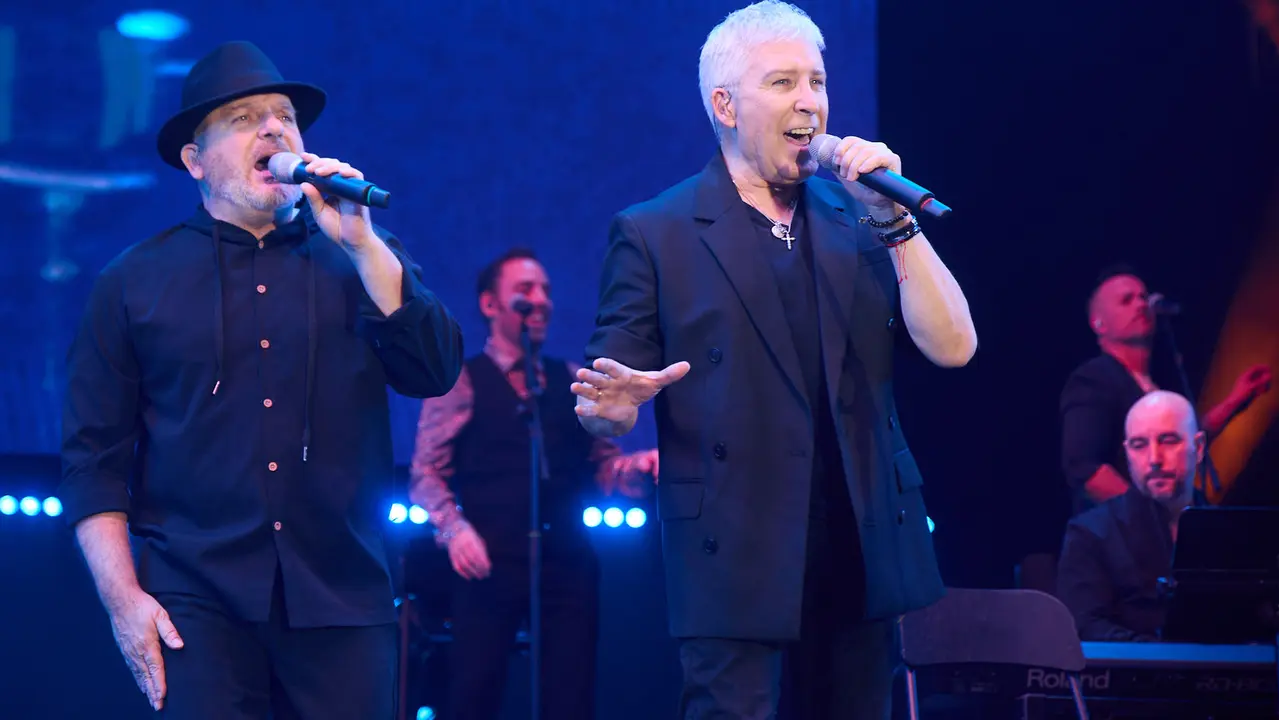 Concierto de los Pecos en el pabellón Navarra Arena dentro de su gira ' Dos Voces y Una Historia'. IÑIGO ALZUGARAY