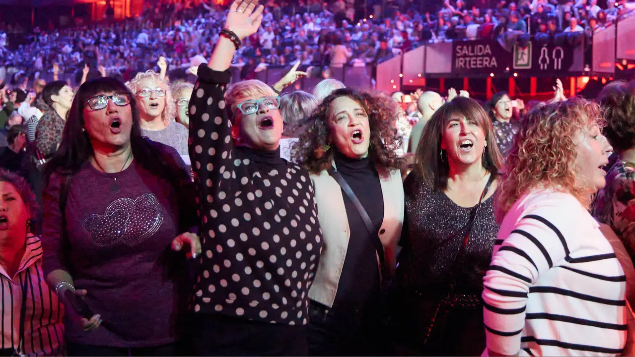 Concierto de los Pecos en el pabellón Navarra Arena dentro de su gira ' Dos Voces y Una Historia'. IÑIGO ALZUGARAY