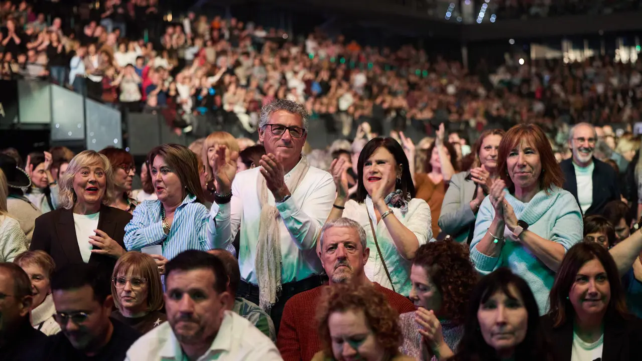 Concierto de los Pecos en el pabellón Navarra Arena dentro de su gira ' Dos Voces y Una Historia'. IÑIGO ALZUGARAY