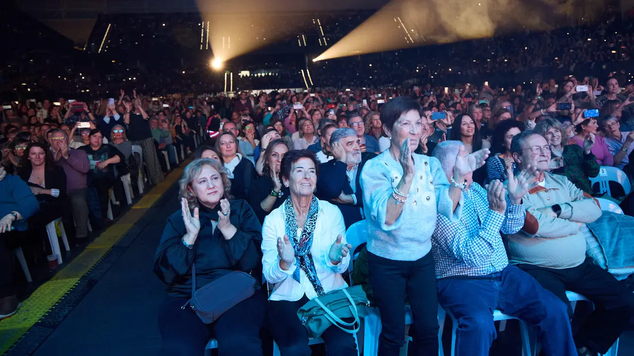 Concierto de los Pecos en el pabellón Navarra Arena dentro de su gira ' Dos Voces y Una Historia'. IÑIGO ALZUGARAY