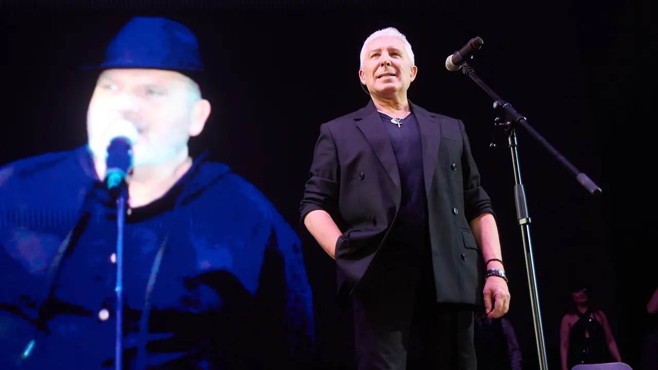 Concierto de los Pecos en el pabellón Navarra Arena dentro de su gira ' Dos Voces y Una Historia'. IÑIGO ALZUGARAY