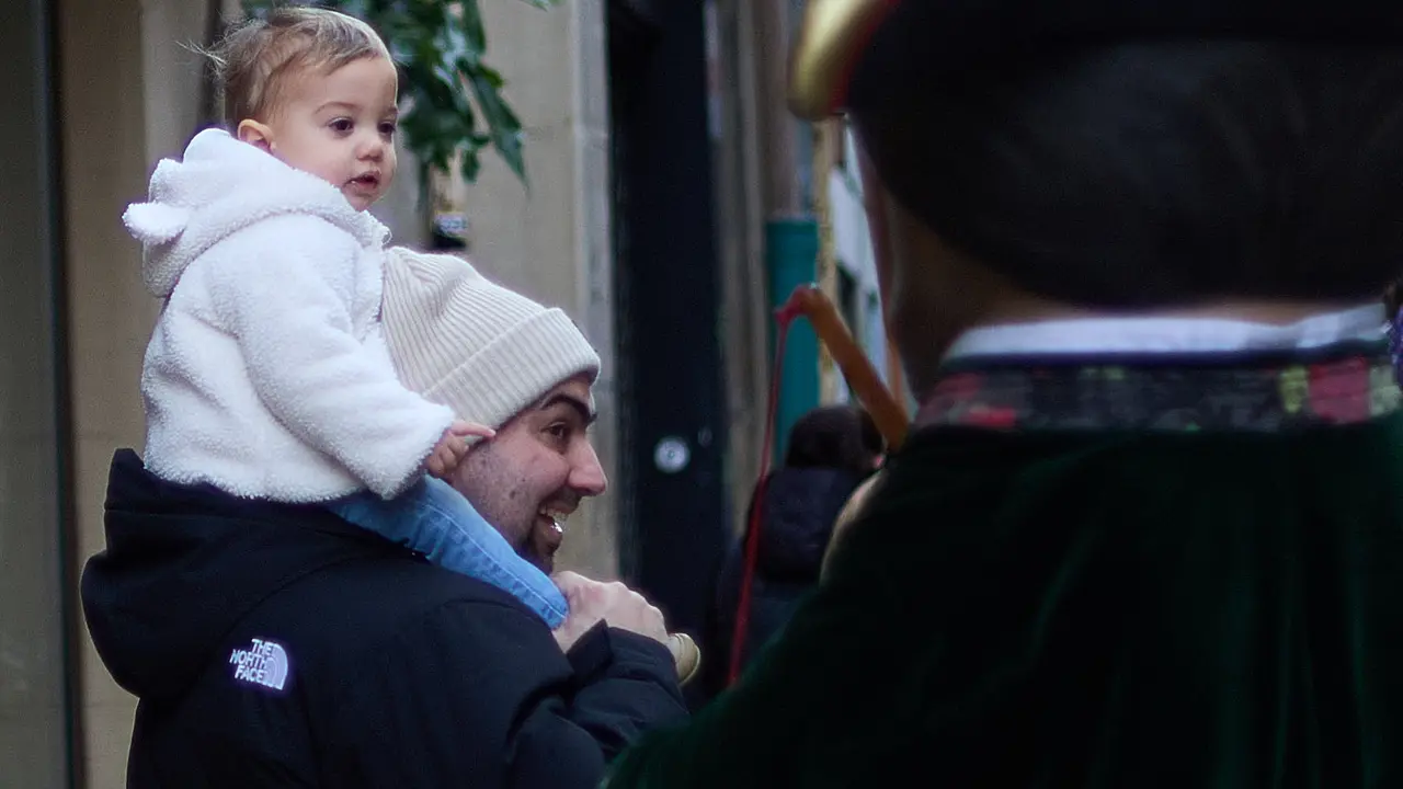 Salida de la Comparsa de Gigantes y Cabezudos por la calles de Pamplona en el día de San Saturnino 2025. IÑIGO ALZUGARAY