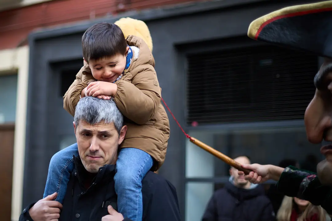 Salida de la Comparsa de Gigantes y Cabezudos por la calles de Pamplona en el día de San Saturnino 2025. IÑIGO ALZUGARAY