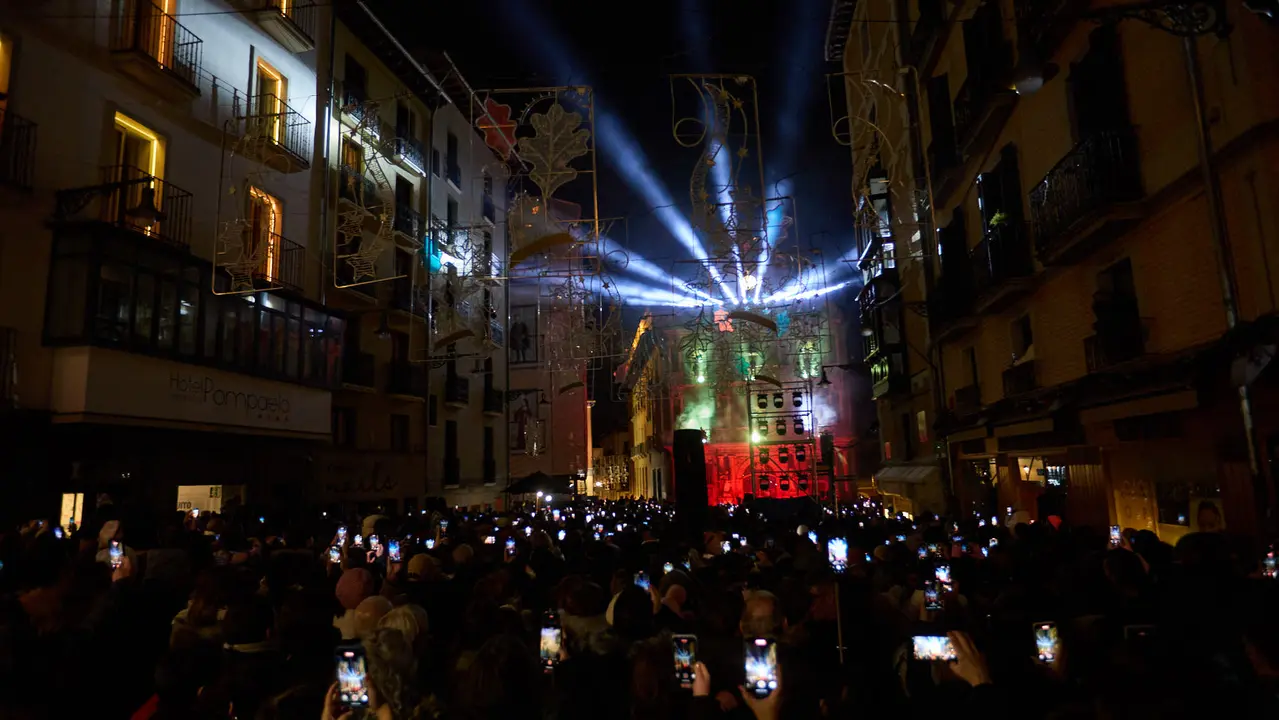 Encendido de las luces navideñas en Pamplona. IÑIGO ALZUGARAY