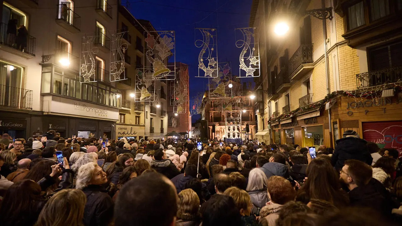 Encendido de las luces navideñas en Pamplona. IÑIGO ALZUGARAY