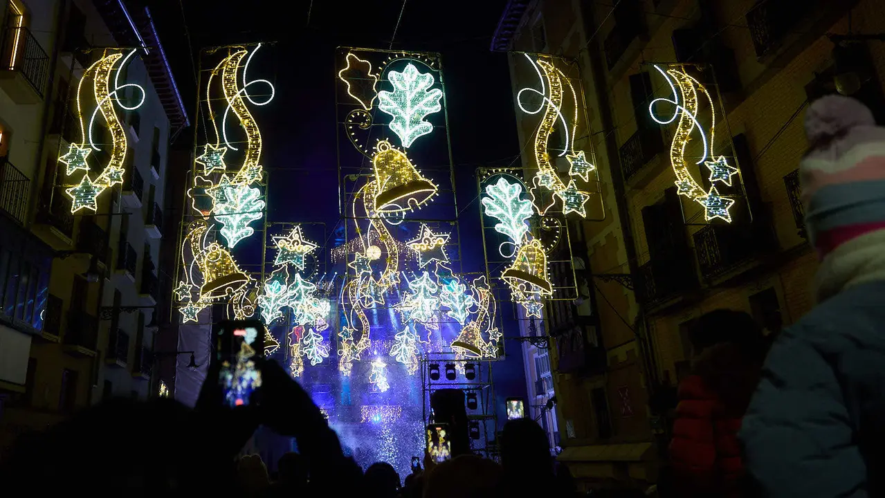 Encendido de las luces navideñas en Pamplona. IÑIGO ALZUGARAY