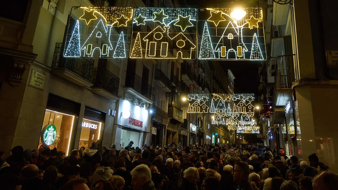 Encendido de las luces navideñas en Pamplona. IÑIGO ALZUGARAY