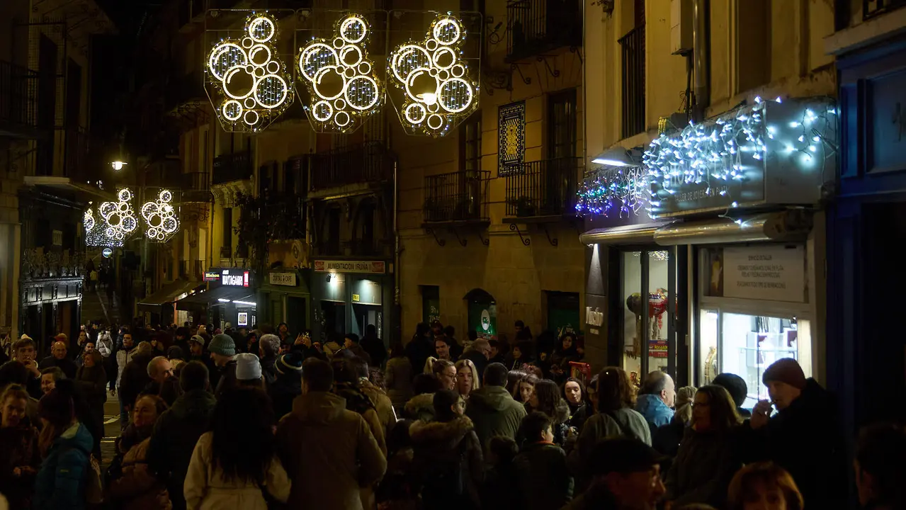 Encendido de las luces navideñas en Pamplona. IÑIGO ALZUGARAY