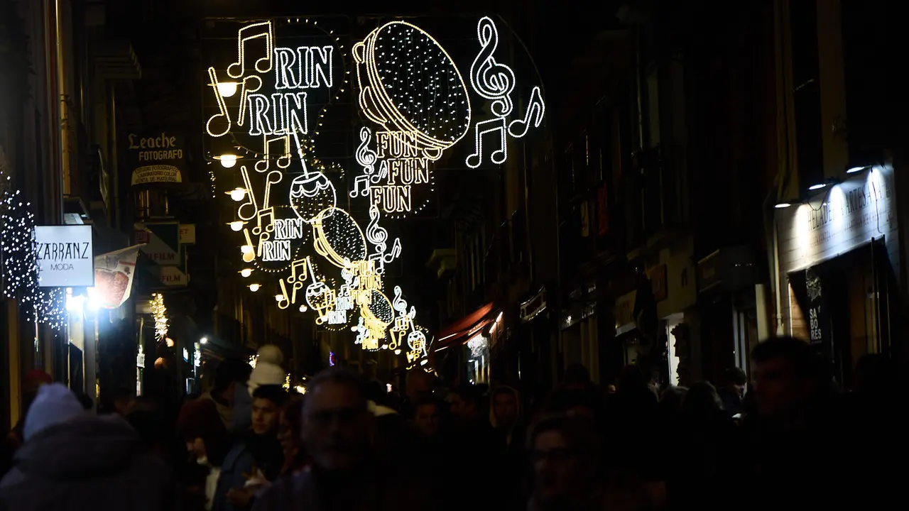 Encendido de las luces navideñas en Pamplona. IÑIGO ALZUGARAY