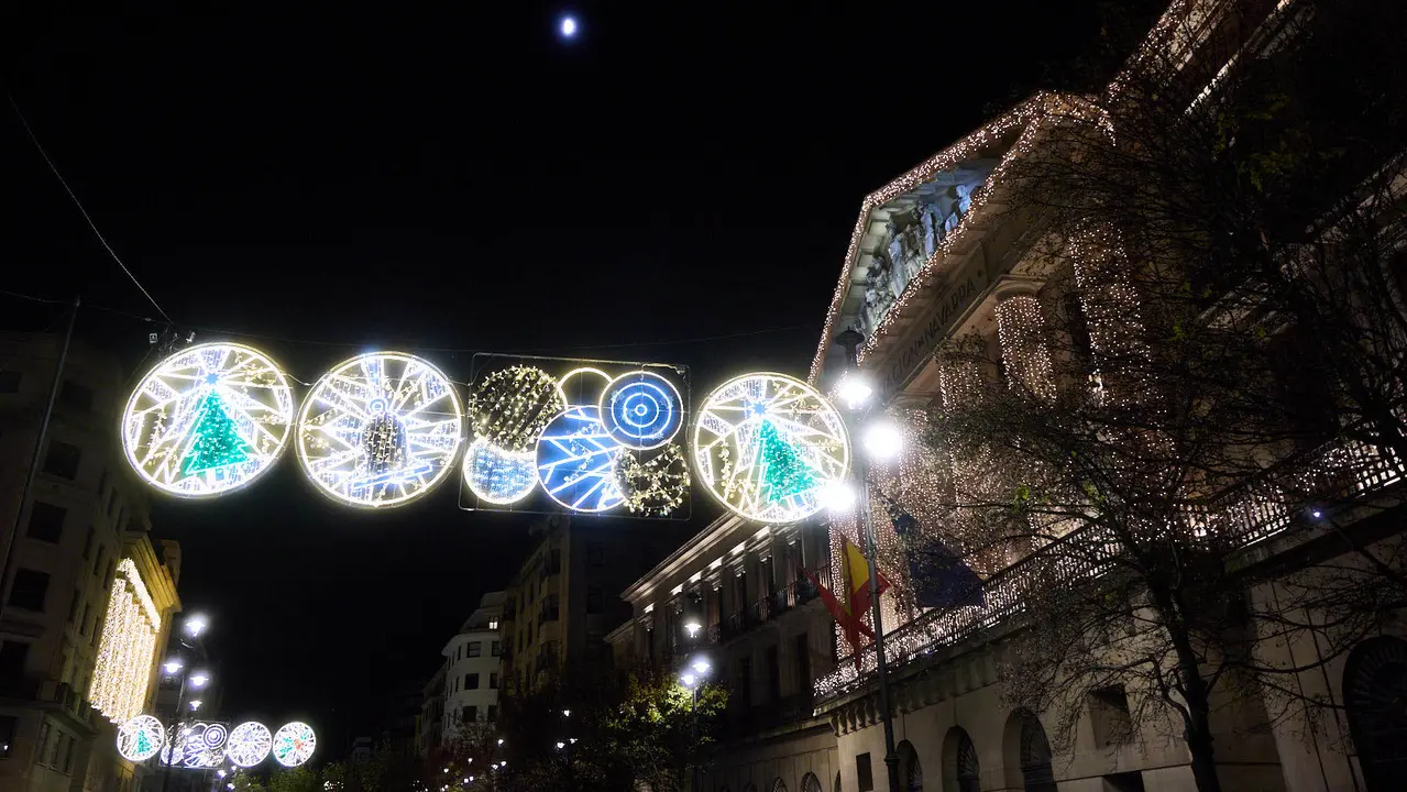 Encendido de las luces navideñas en Pamplona. IÑIGO ALZUGARAY