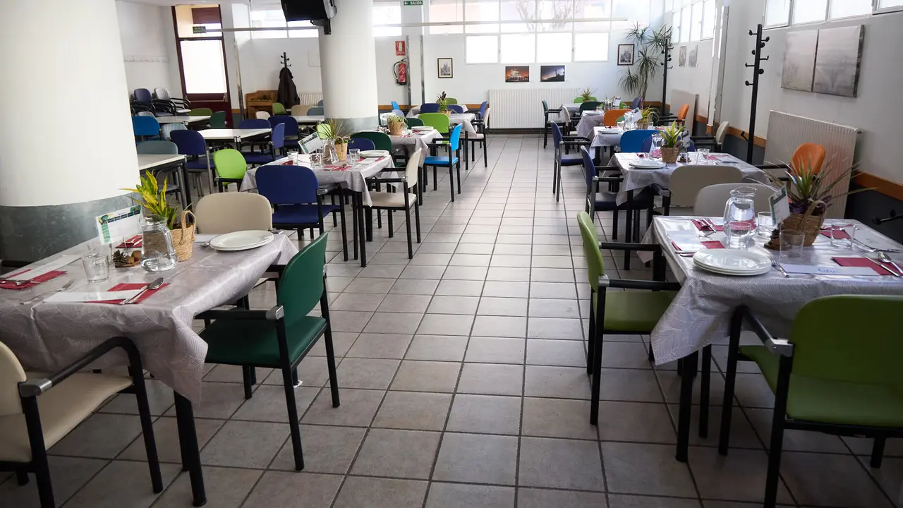 Inauguración del Comedor Comunitario en el Club de Personas Jubiladas San Esteban de Berriozar. IÑIGO ALZUGARAY