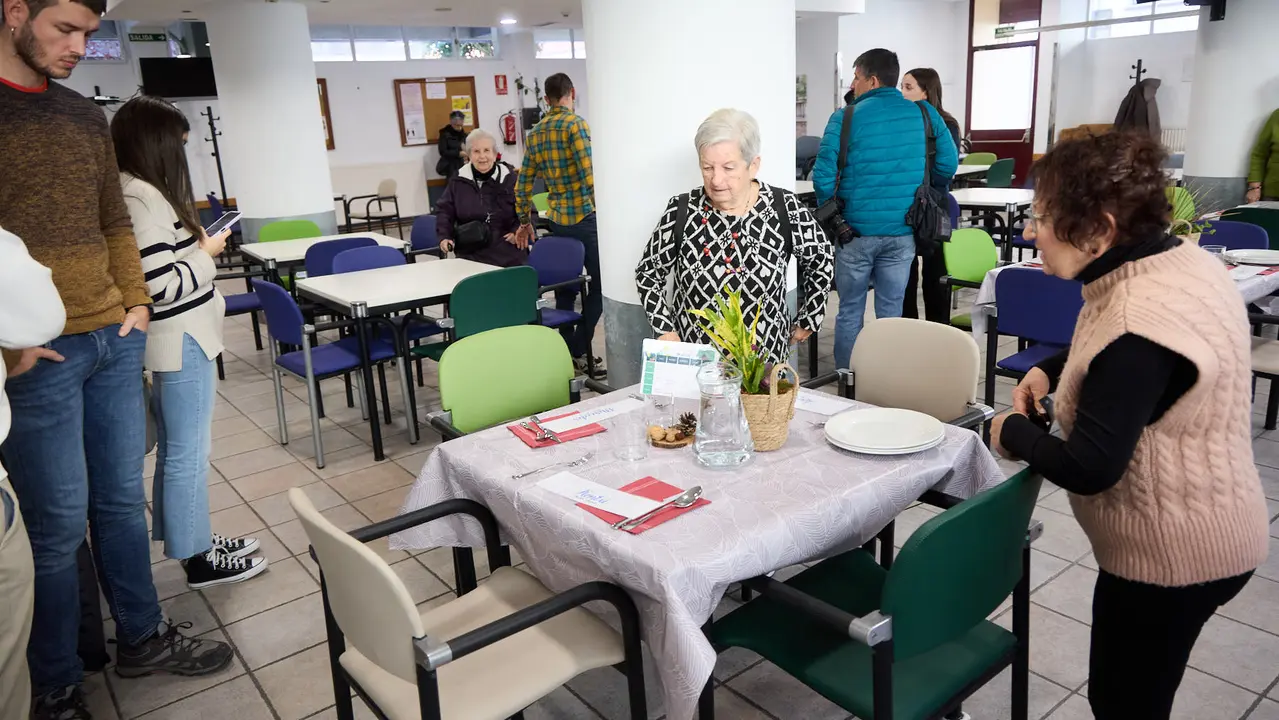 Inauguración del Comedor Comunitario en el Club de Personas Jubiladas San Esteban de Berriozar. IÑIGO ALZUGARAY