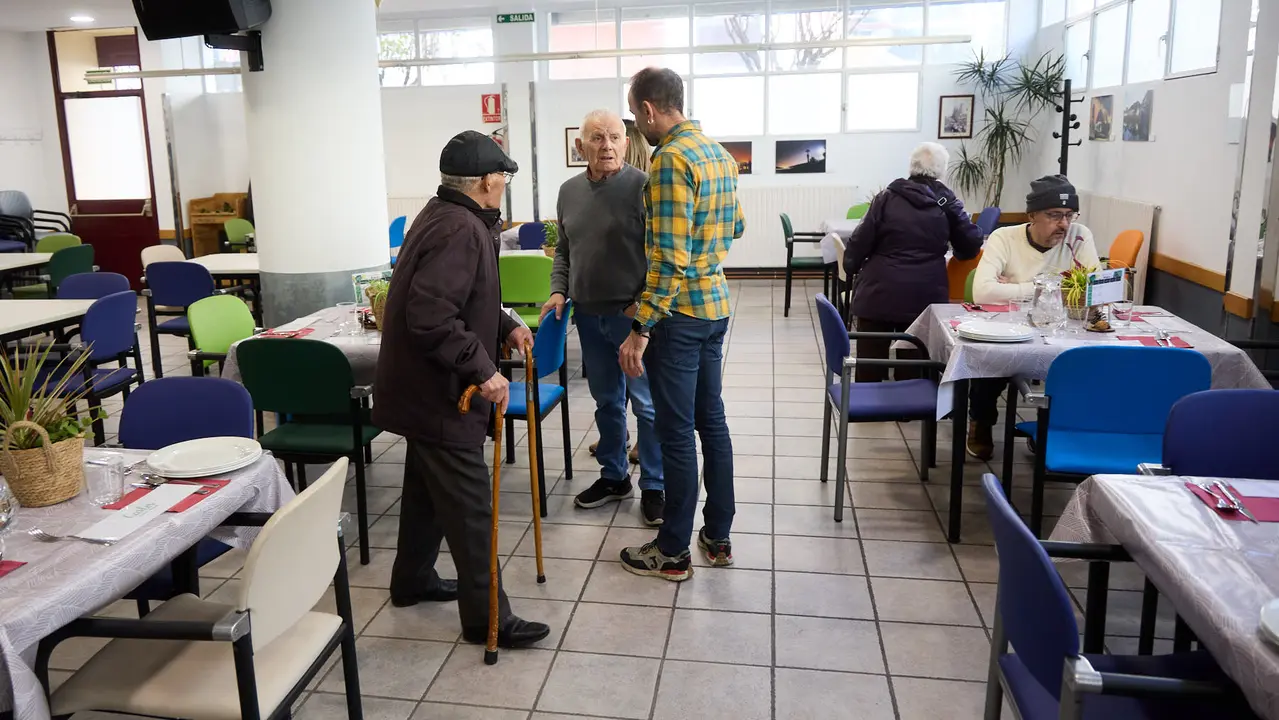 Inauguración del Comedor Comunitario en el Club de Personas Jubiladas San Esteban de Berriozar. IÑIGO ALZUGARAY