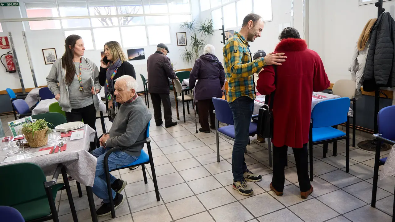 Inauguración del Comedor Comunitario en el Club de Personas Jubiladas San Esteban de Berriozar. IÑIGO ALZUGARAY