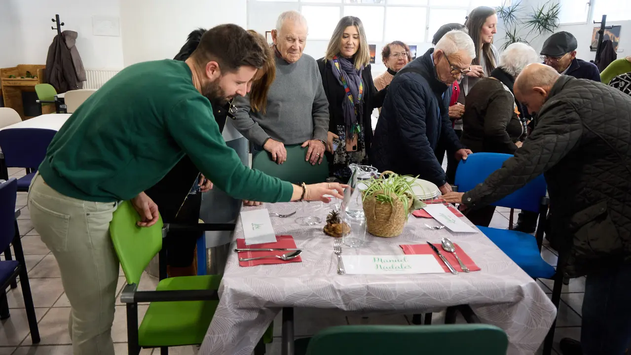 Inauguración del Comedor Comunitario en el Club de Personas Jubiladas San Esteban de Berriozar. IÑIGO ALZUGARAY