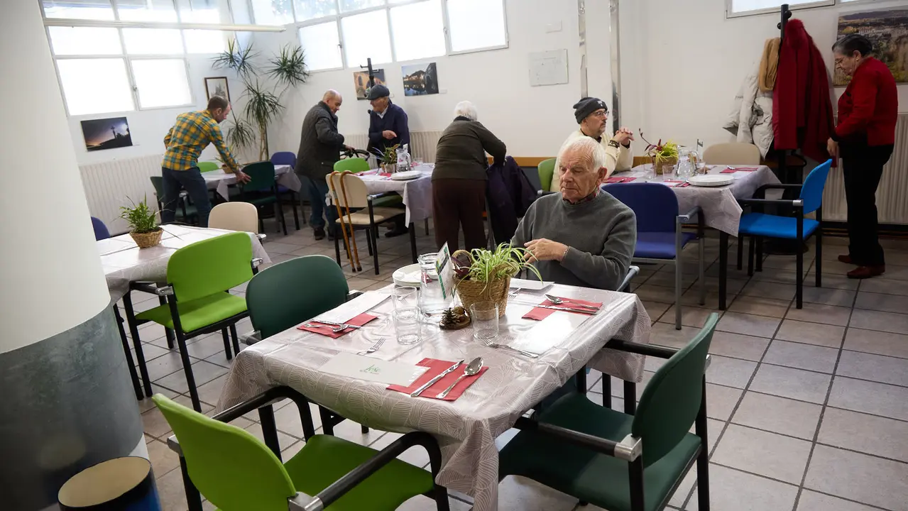 Inauguración del Comedor Comunitario en el Club de Personas Jubiladas San Esteban de Berriozar. IÑIGO ALZUGARAY