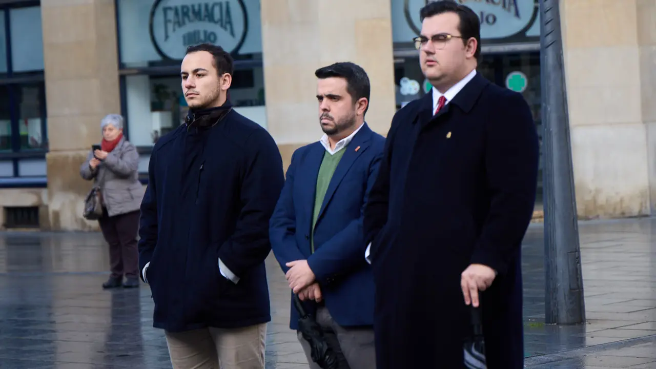 Sociedad Civil Navarra celebra el Día de Navarra con una carpa informativa. IÑIGO ALZUGARAY