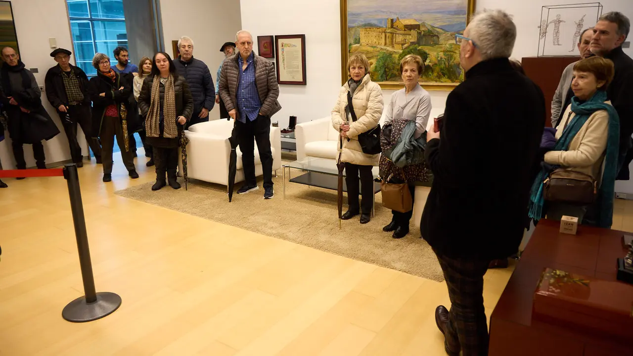 Jornada de puertas abiertas del Parlamento foral con motivo del Día de Navarra. IÑIGO ALZUGARAY