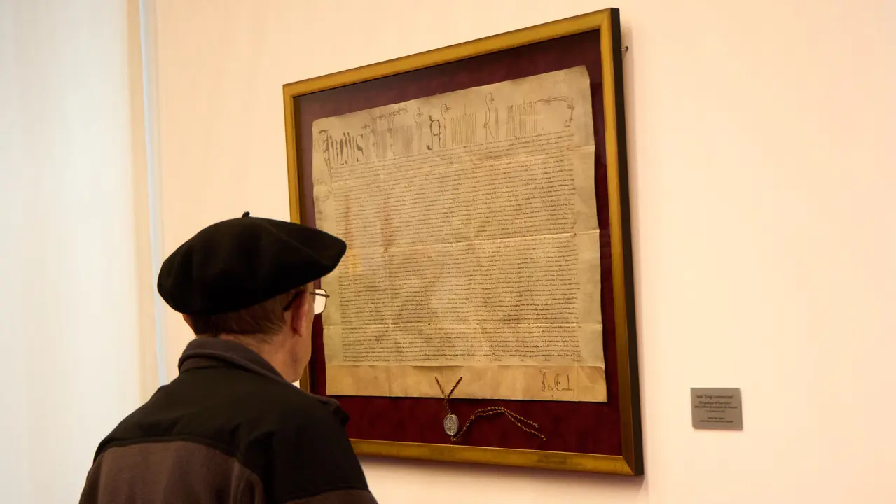 Jornada de puertas abiertas del Parlamento foral con motivo del Día de Navarra. IÑIGO ALZUGARAY