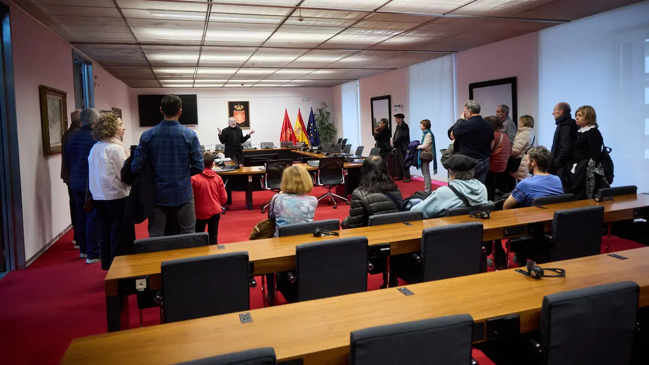 Jornada de puertas abiertas del Parlamento foral con motivo del Día de Navarra. IÑIGO ALZUGARAY