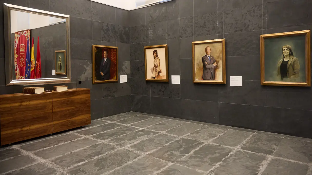 Jornada de puertas abiertas del Parlamento foral con motivo del Día de Navarra. IÑIGO ALZUGARAY